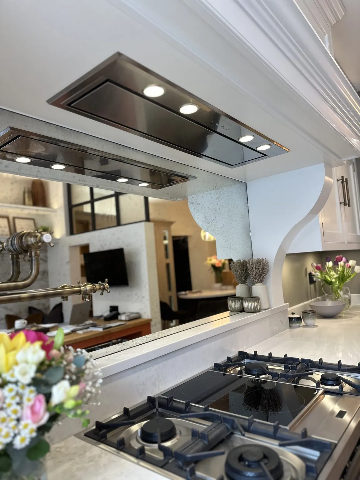 Induction and Gas Hob Combined: 7 Reasons Why It's Perfect